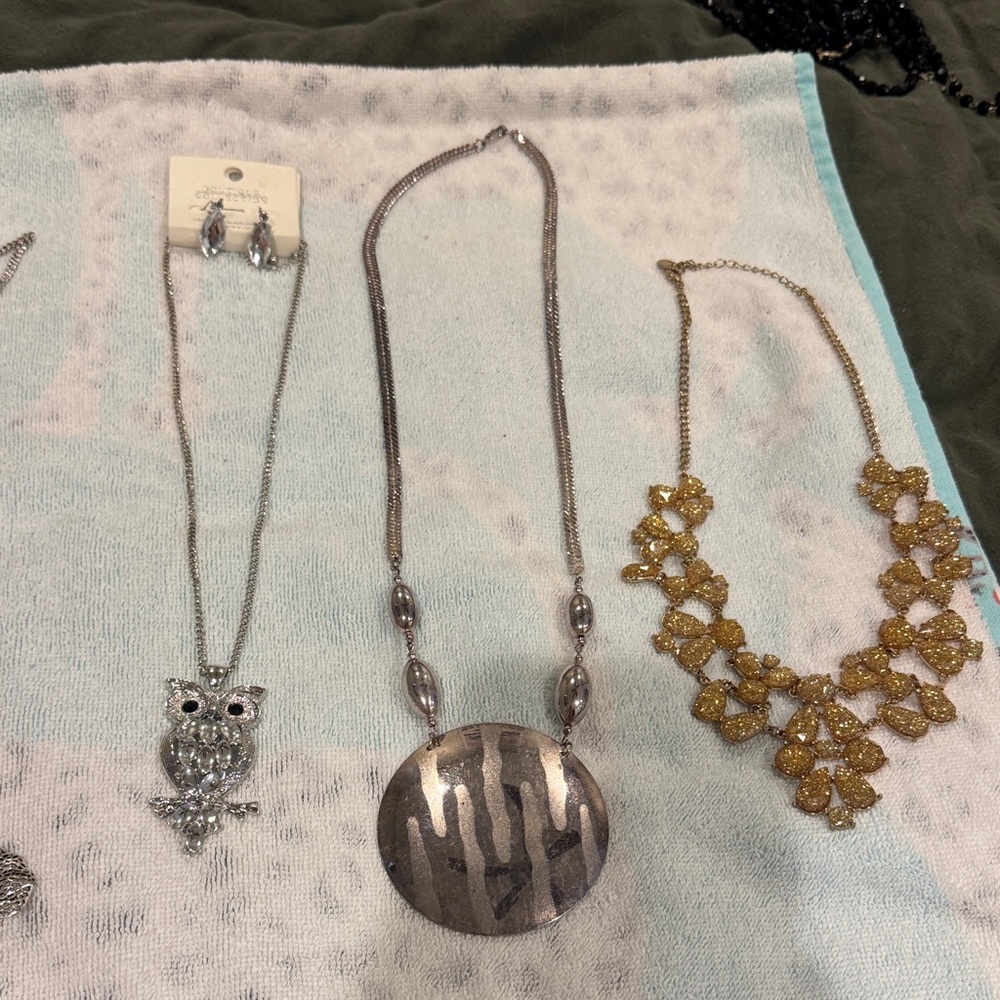 7 Statement Necklaces - image 4